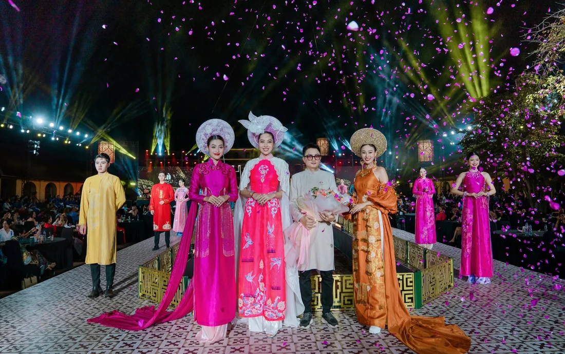 Phong Y Yến — Lễ hội Áo dài