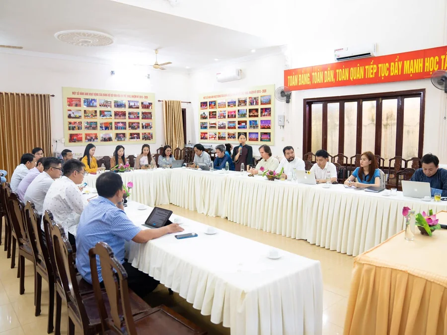 Meeting — Gặp gỡ, hội họp